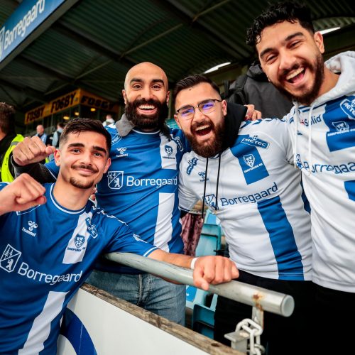Gemenskap och lagkänsla: En del av laget i IFK Göteborg – här firas en viktig seger tillsammans med lagkamrater.