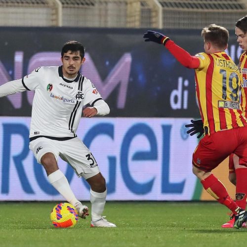 Serie A-debut: Aimar Sher gör ett av sina inhopp i den italienska högstaligan med Spezia Calcio – en viktig milstolpe i hans karriär.